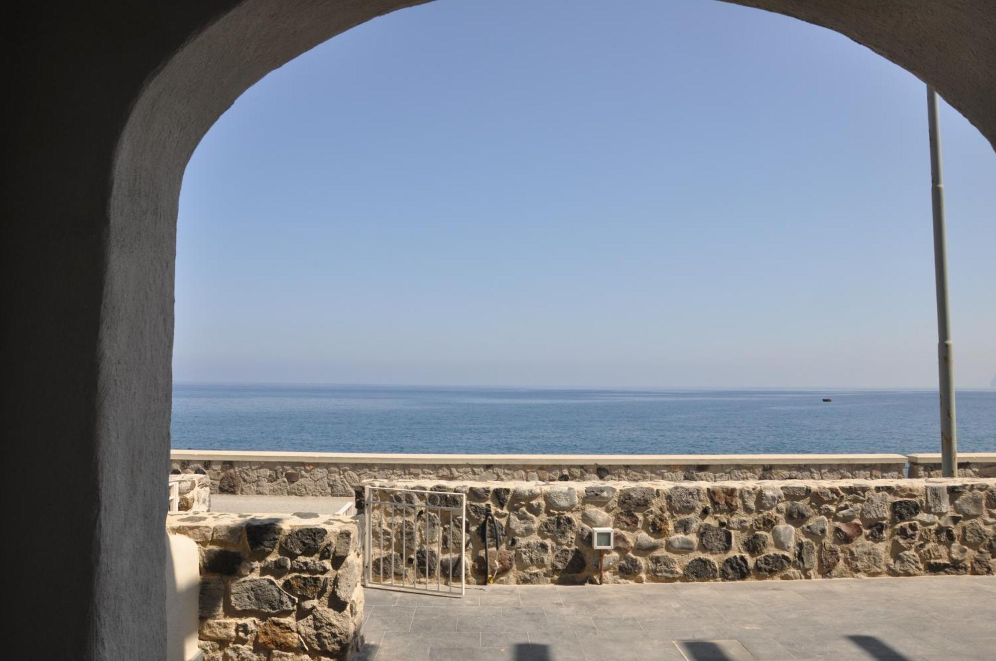 NerOssidiana Aparthotel Acquacalda Bagian luar foto
